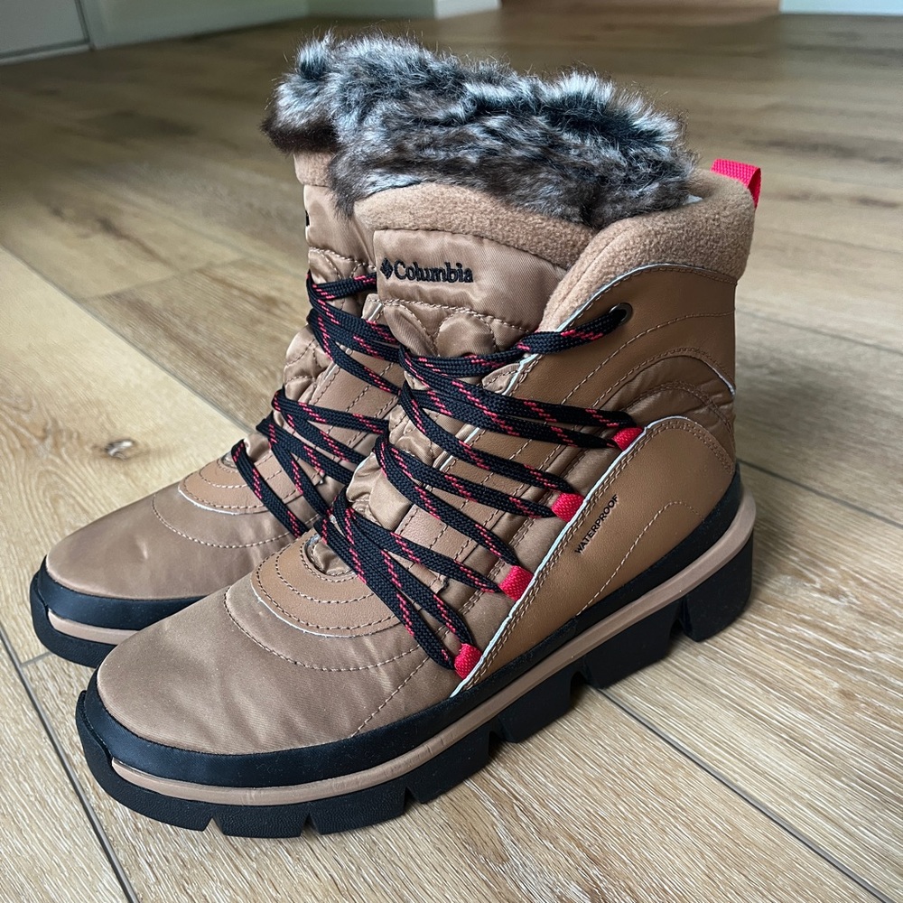 NWT Columbia Women's Keetley™ Shorty Boot